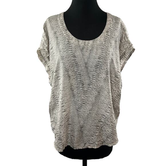 CABI Silk Dolman Sleeve Top Gray White Printed Scoop Neck Pullover Size L Large - Picture 1 of 8